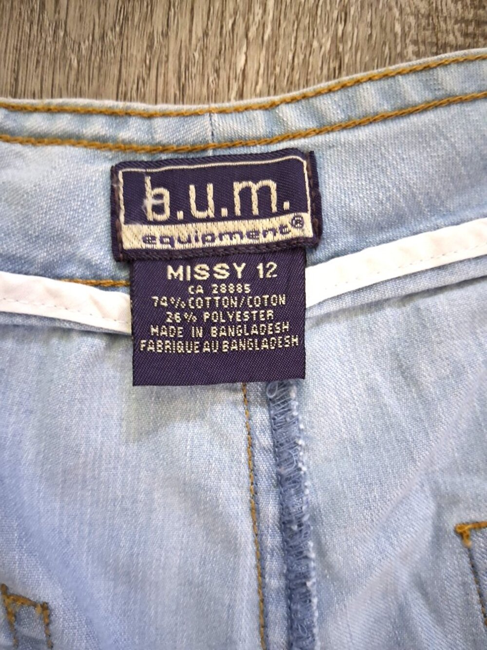 VTG BUM Equipment Women's Missy Size 12, 32x20 Mid Rise Blue Denim Capri Pants - Picture 13 of 13